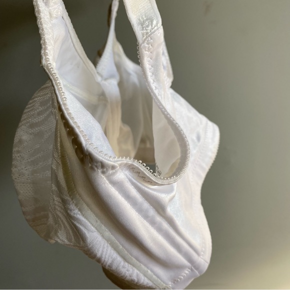 Bali 1003 tagless wire free front closure bra in white lace mesh size 34DDD - Picture 4 of 7